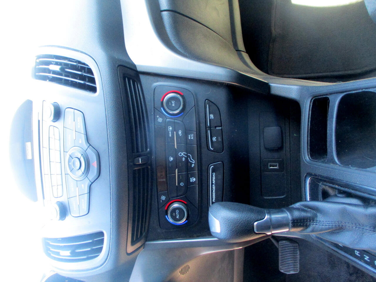 Used 2017 Ford Escape SE image 11