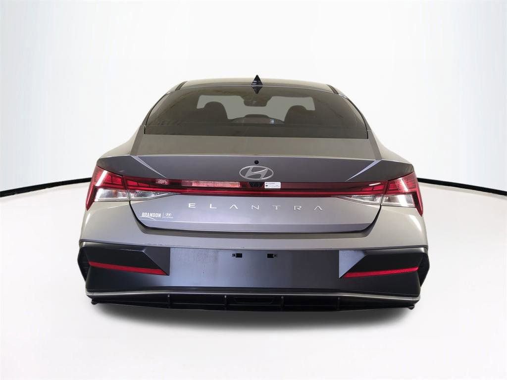 Used 2024 Hyundai Elantra SEL w/ Convenience Package image 6