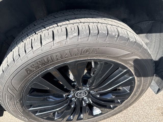 Used 2023 Toyota Venza Nightshade image 6