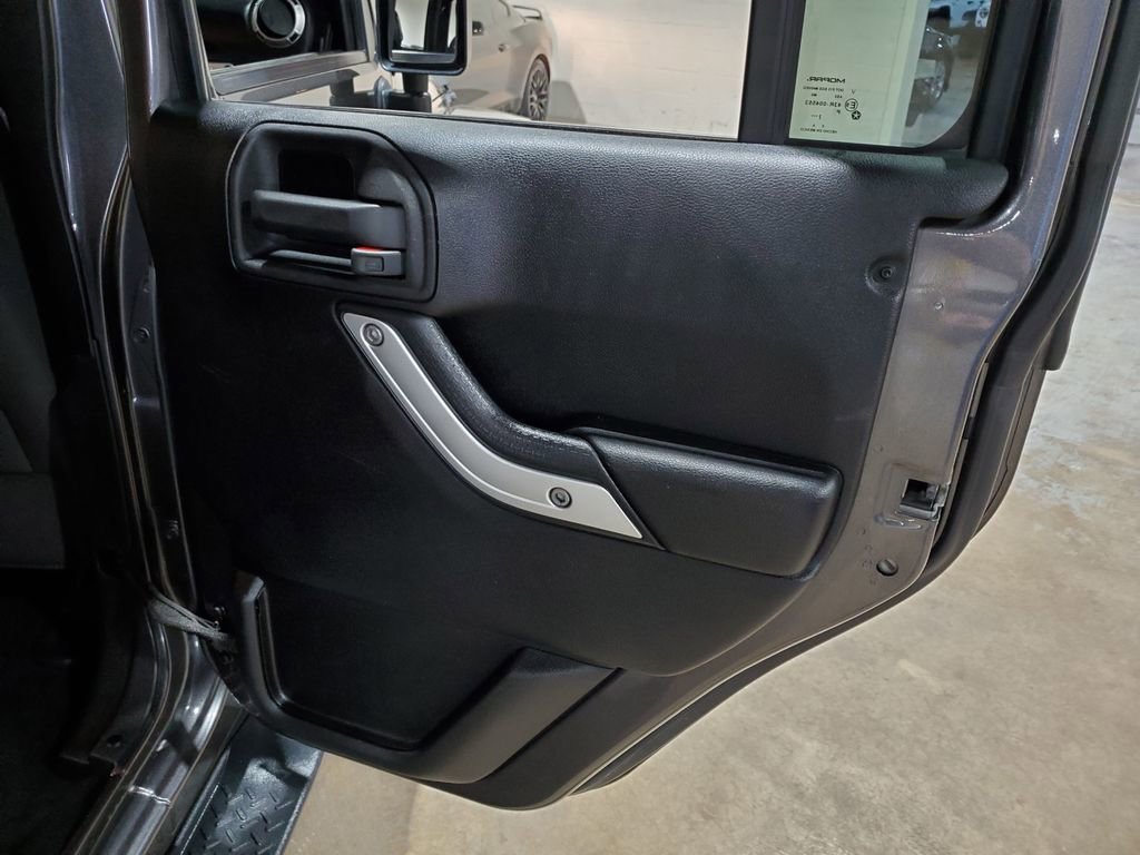 Used 2014 Jeep Wrangler Unlimited Sahara w/ Connectivity Group image 24