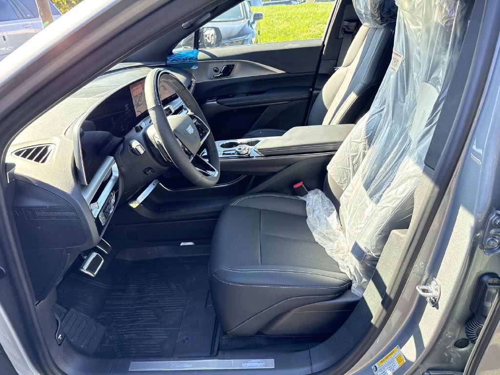 New 2027 Cadillac Lyriq Sport w/ LPO, Floor Liner Package AWD/4WD image 8