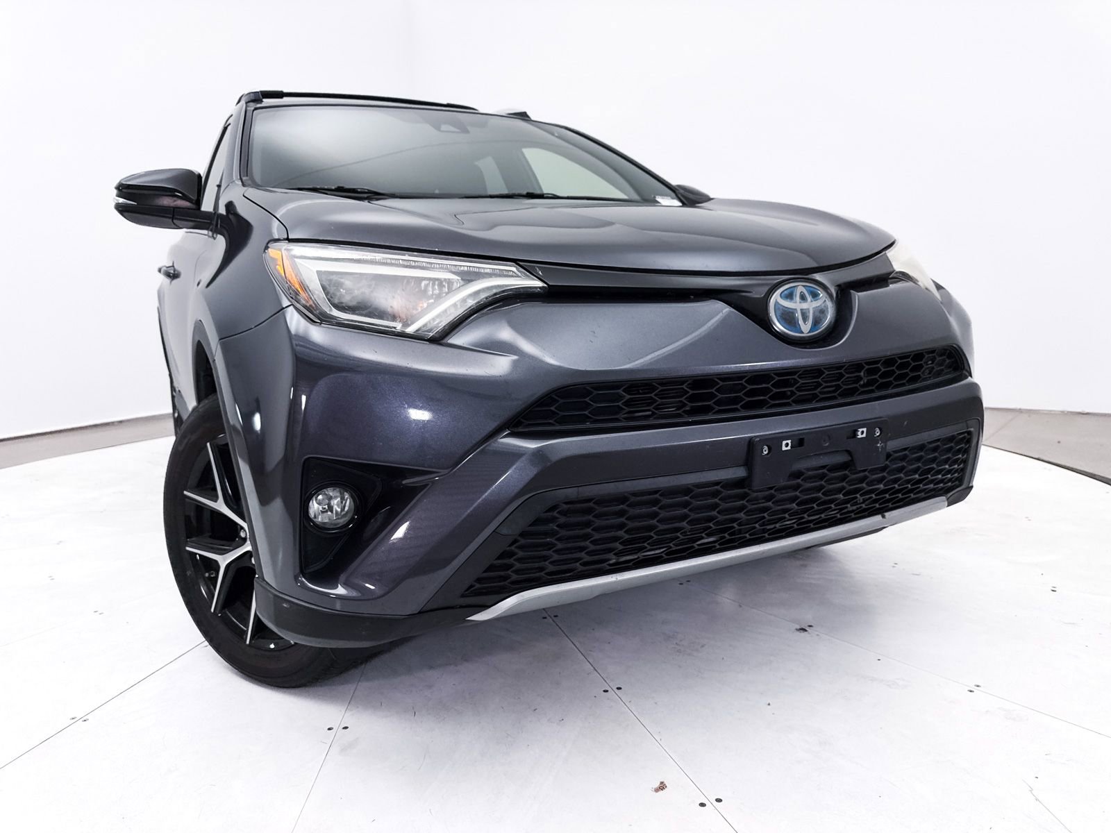 Used 2018 Toyota RAV4 SE AWD/4WD image 6