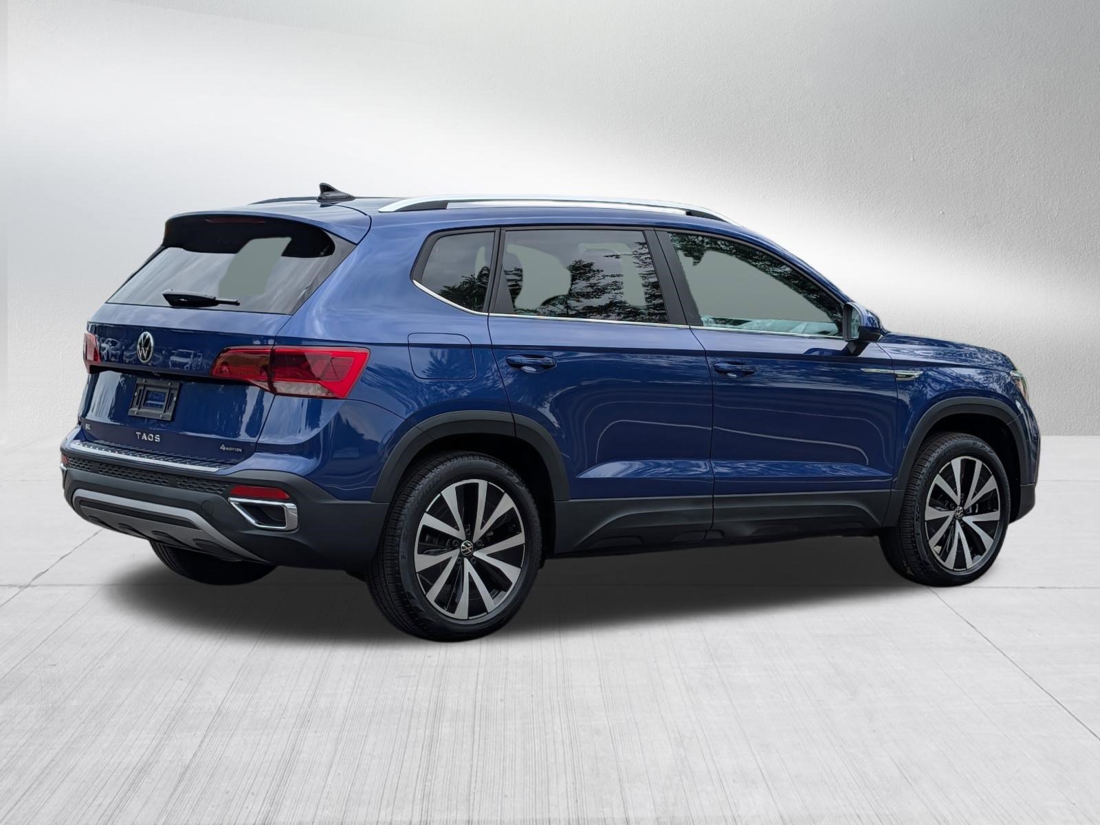 Used 2023 Volkswagen Taos SE w/ Panoramic Sunroof Package AWD/4WD image 7