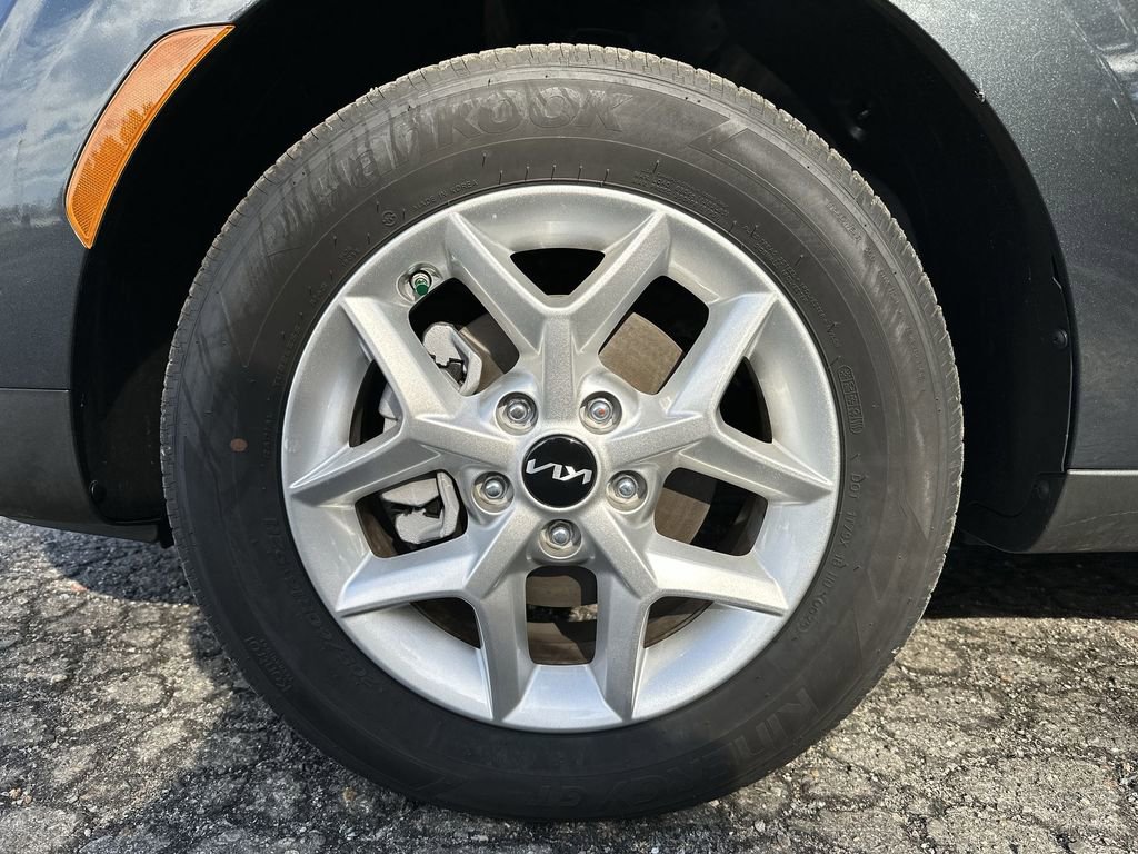 Used 2025 Kia Soul S image 28