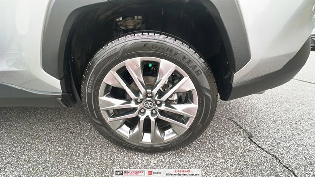 Used 2020 Toyota RAV4 XLE Premium image 19