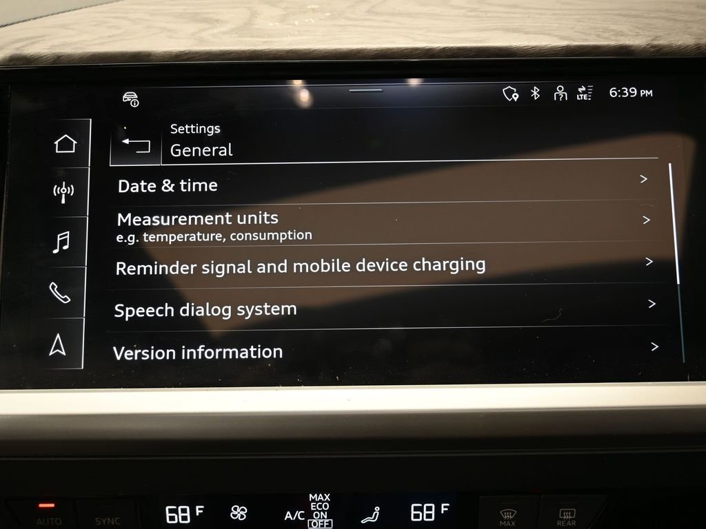 Used 2024 Audi Q4 e-tron Premium Plus w/ Premium Plus image 29