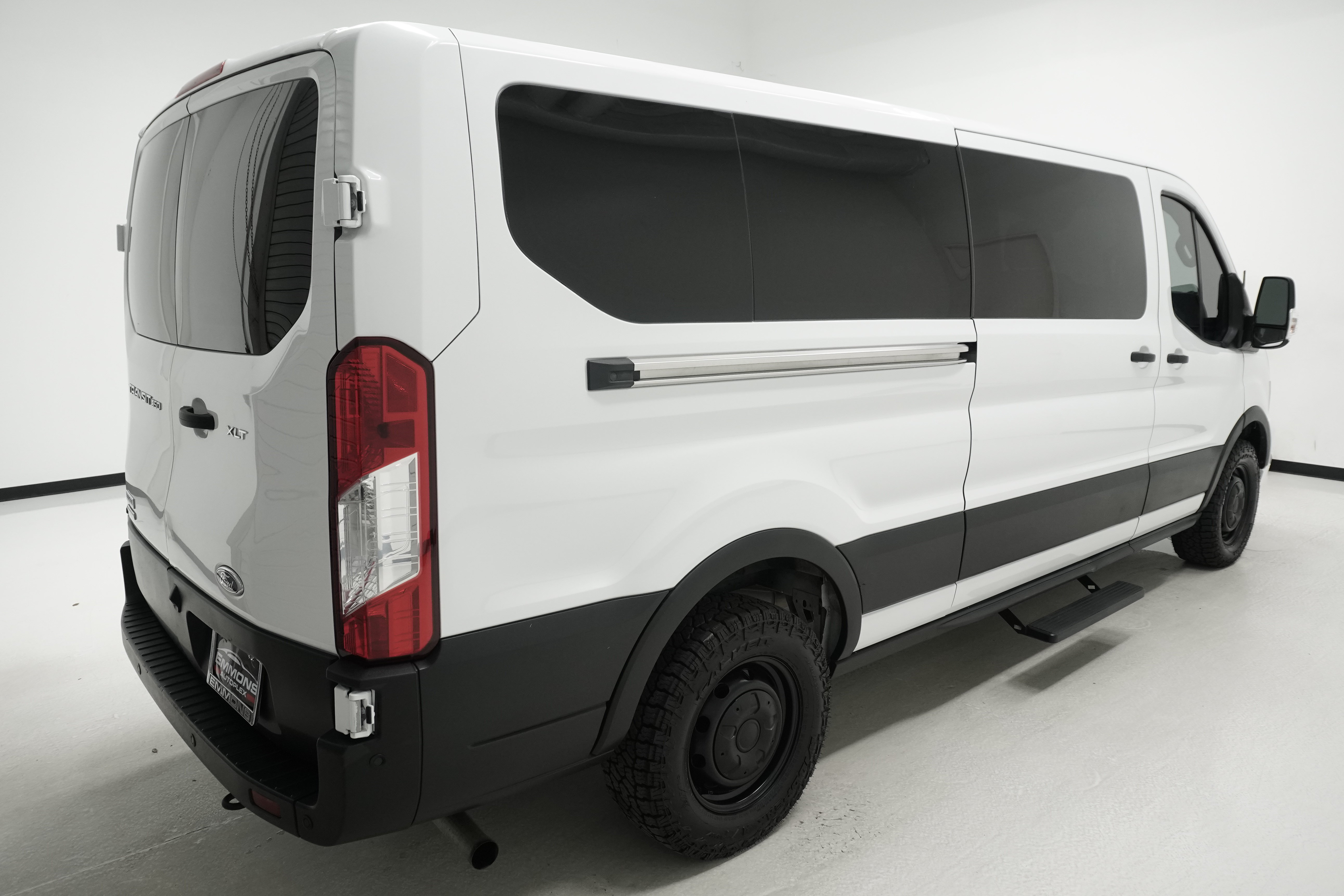 Used 2023 Ford Transit 350 XLT RWD image 4