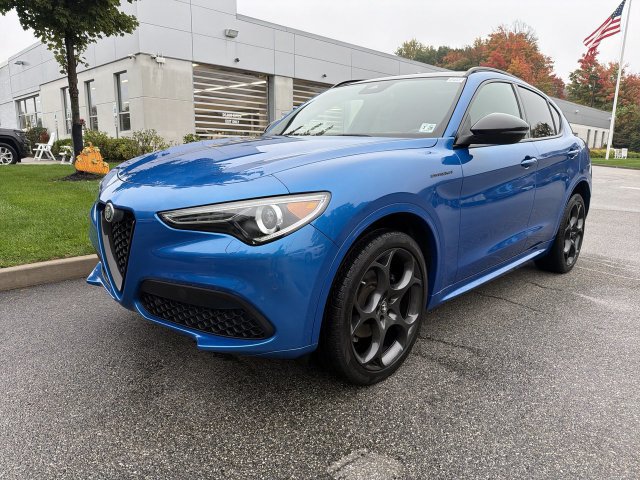 Used 2023 Alfa Romeo Stelvio Estrema AWD/4WD image 4