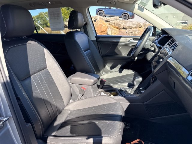 Used 2022 Volkswagen Tiguan SE w/ Panoramic Sunroof Package AWD/4WD image 13