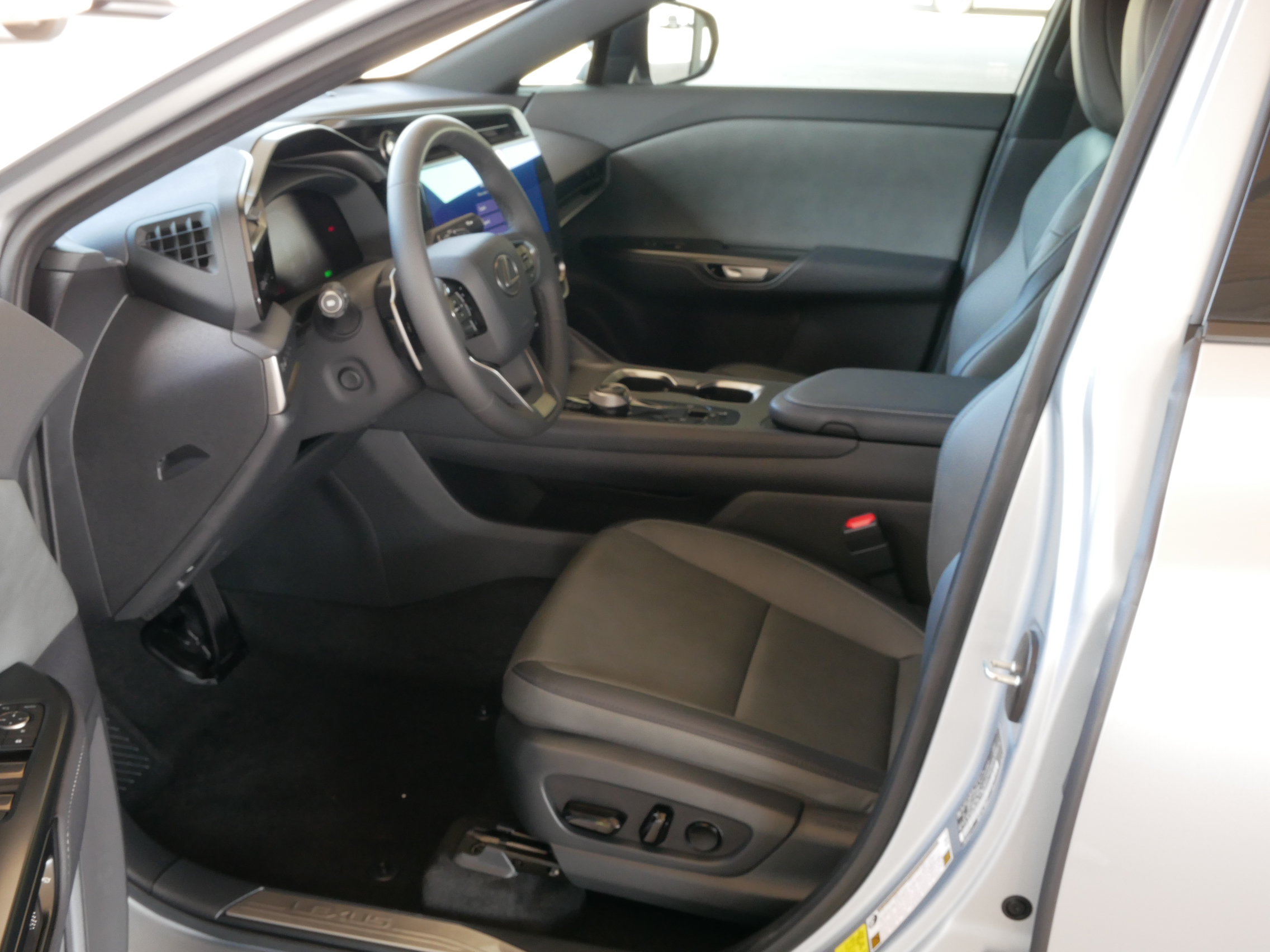Used 2026 Lexus RZ 350e 2WD image 4