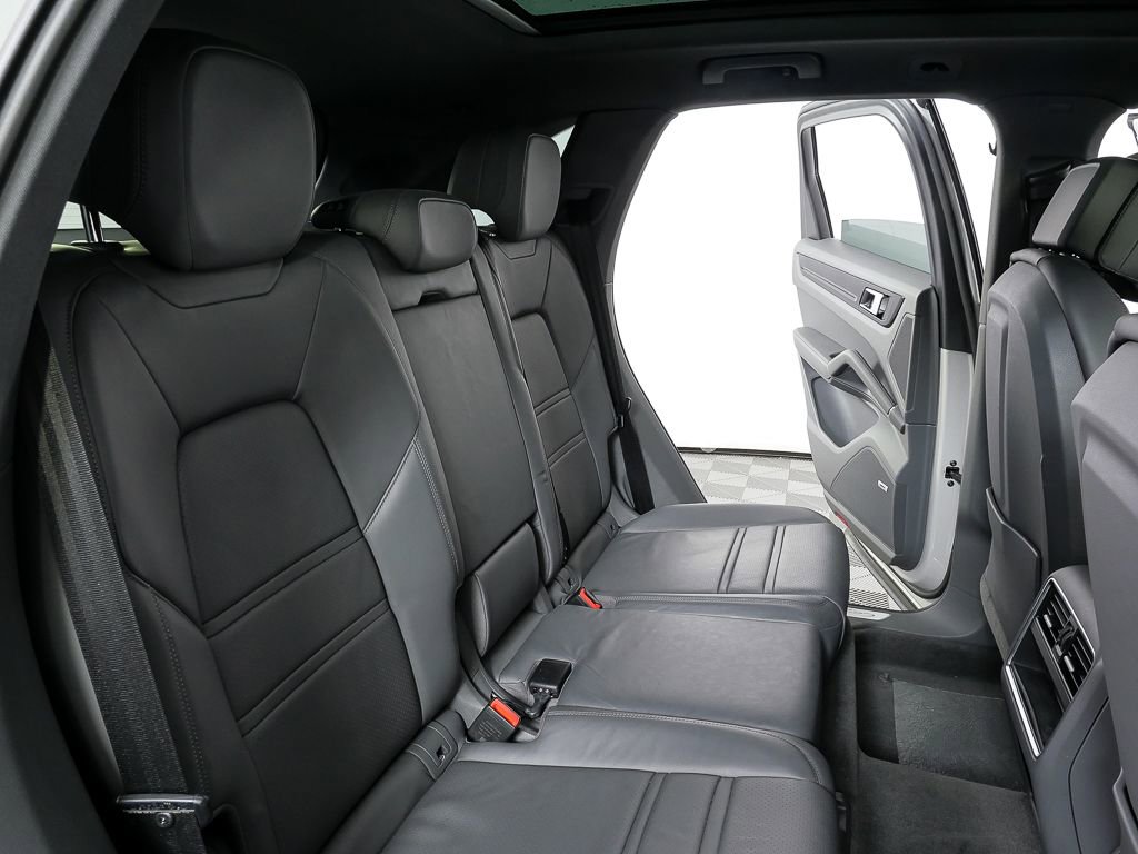 Used 2020 Porsche Cayenne image 23
