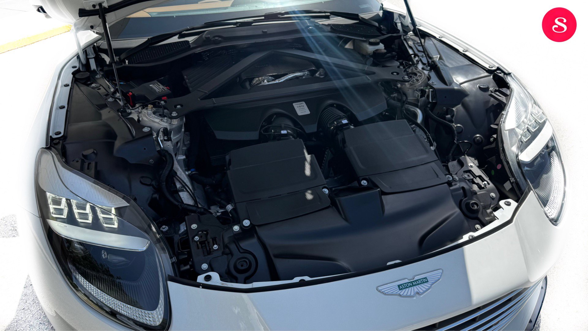 Used 2025 Aston Martin DB12 Convertible RWD image 6