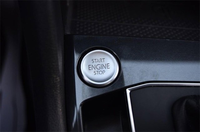 Used 2020 Volkswagen Tiguan SEL w/ Tiguan Two-Row MDO Package image 17