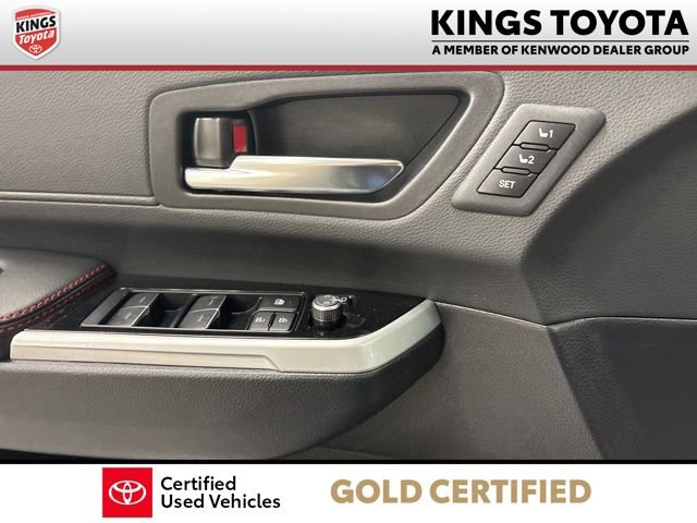 Used 2025 Toyota Sienna XSE w/ XSE Premium Package image 33
