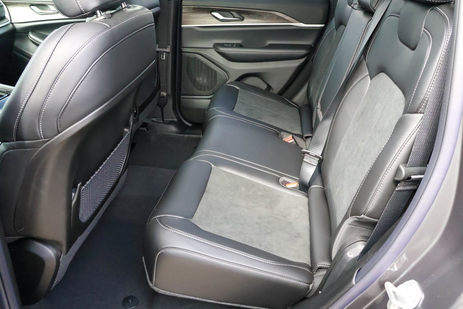 New 2026 Jeep Grand Cherokee Altitude image 14