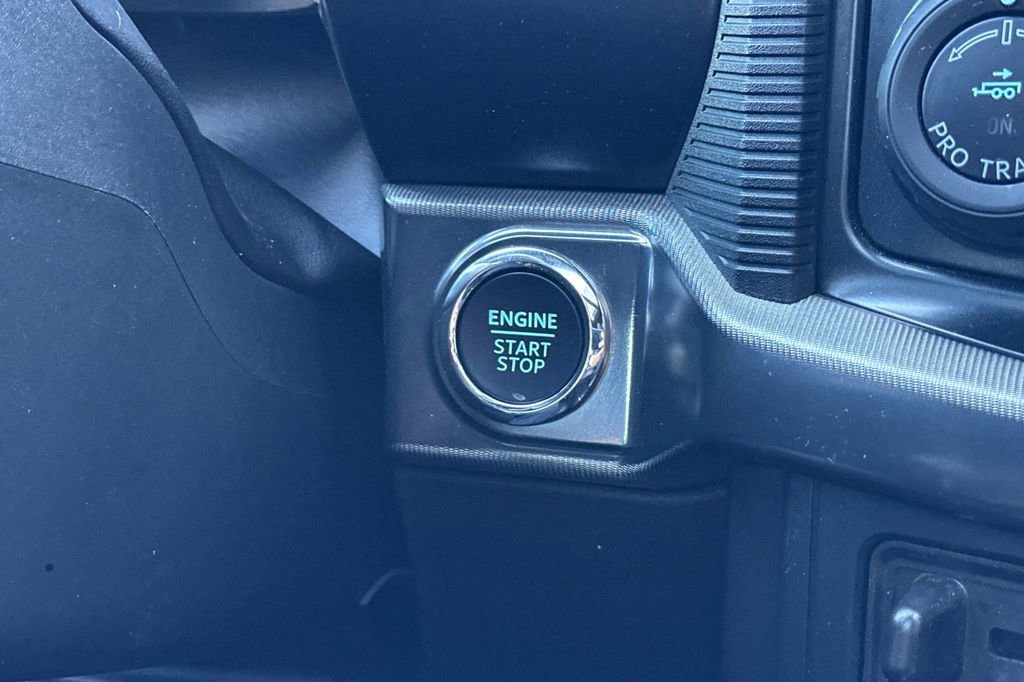 Used 2025 Ford F150 Raptor AWD/4WD image 23