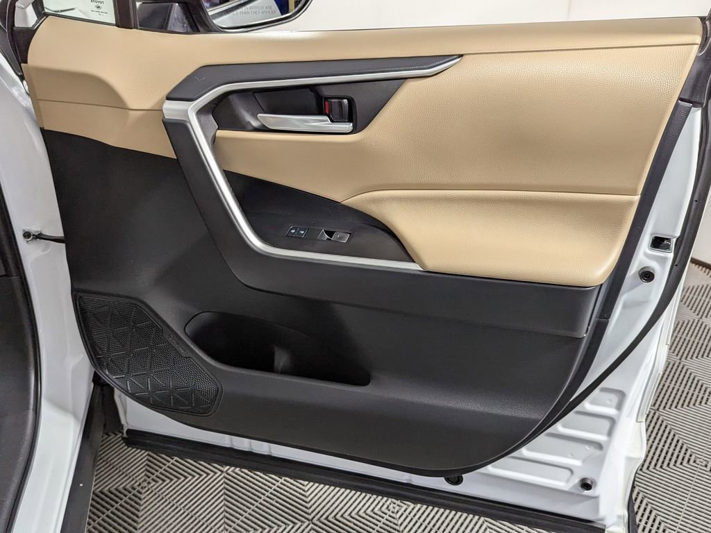 Used 2023 Toyota RAV4 XLE Premium image 43