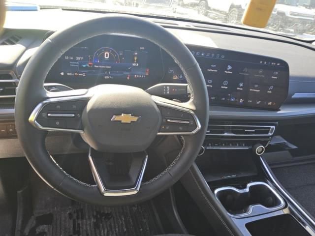 Used 2025 Chevrolet Traverse LT w/ Driver Confidence Package image 3