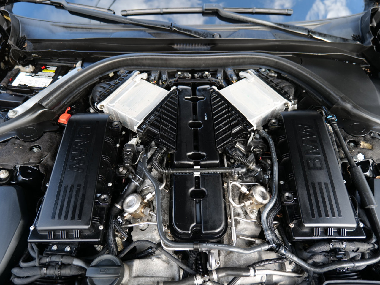 Used 2018 BMW M760i xDrive image 53