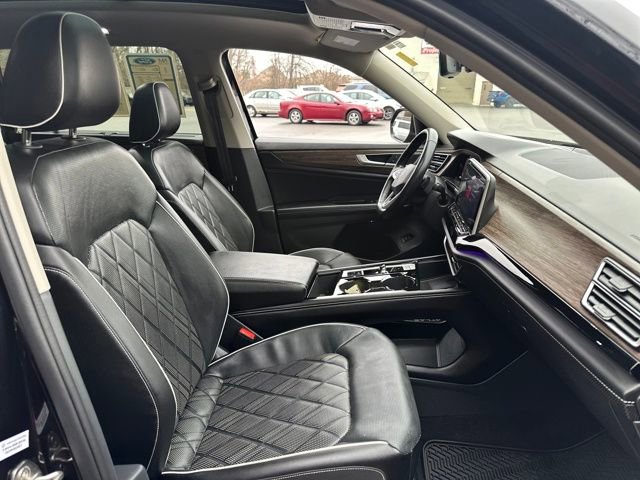 Used 2024 Volkswagen Atlas SEL Premium R-Line image 27