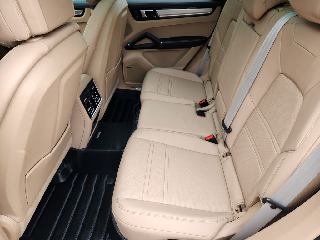 Used 2023 Porsche Cayenne Platinum Edition image 27