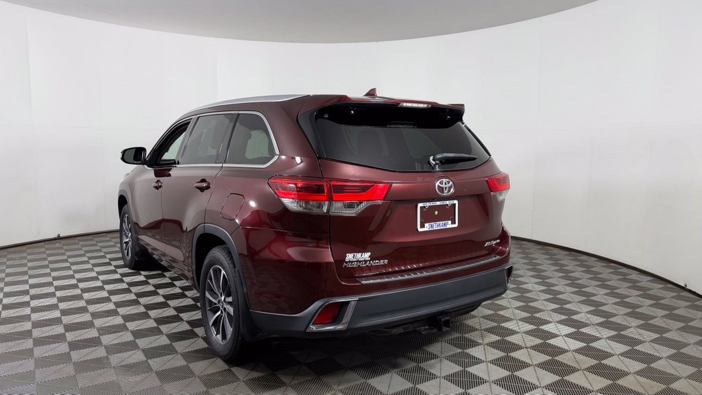 Used 2017 Toyota Highlander XLE AWD/4WD image 5