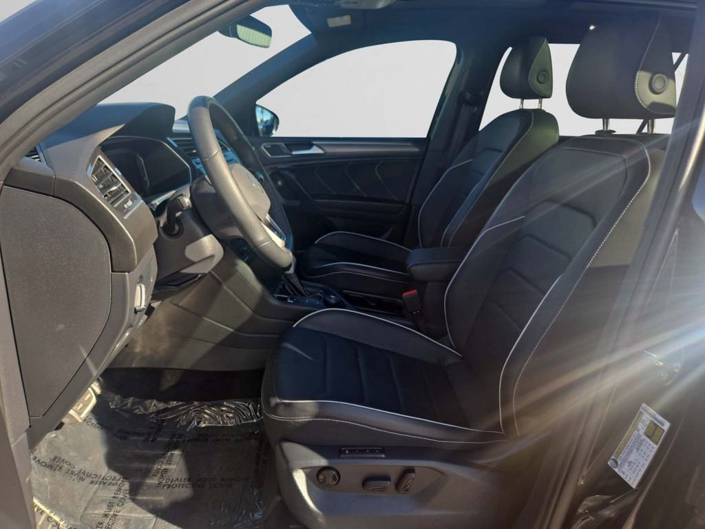 Used 2024 Volkswagen Tiguan SEL R-Line image 10