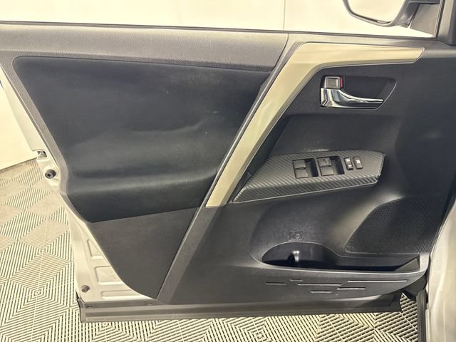 Used 2015 Toyota RAV4 XLE AWD/4WD image 29