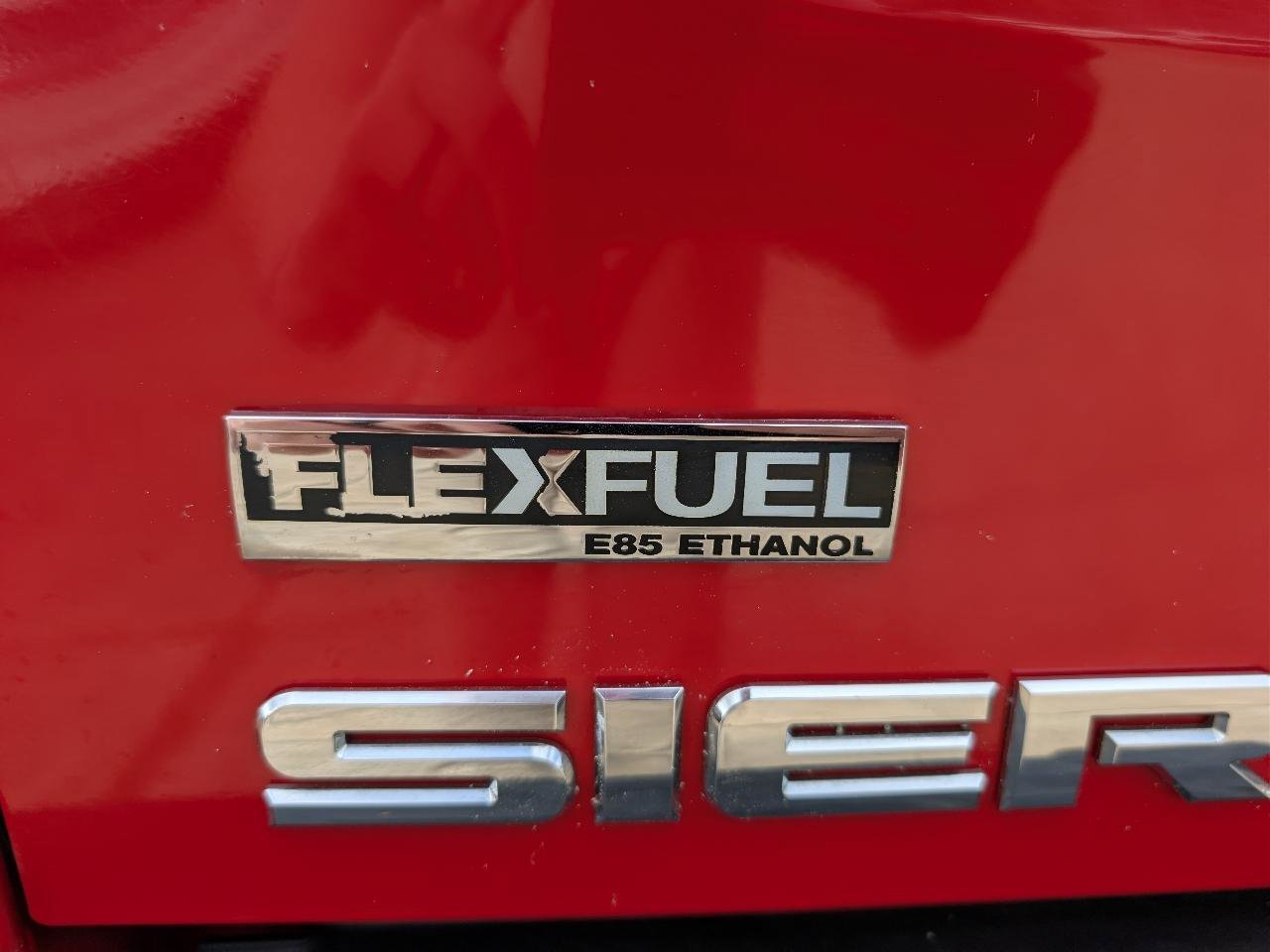Used 2007 GMC Sierra 1500 SLE w/ Z71 Off-Road Package AWD/4WD image 12