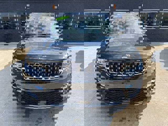 Used 2024 Jeep Grand Cherokee Limited w/ Trailer Tow Package AWD/4WD image 2