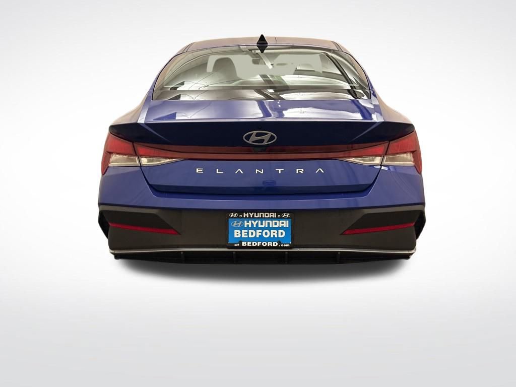 Certified 2025 Hyundai Elantra SE image 6