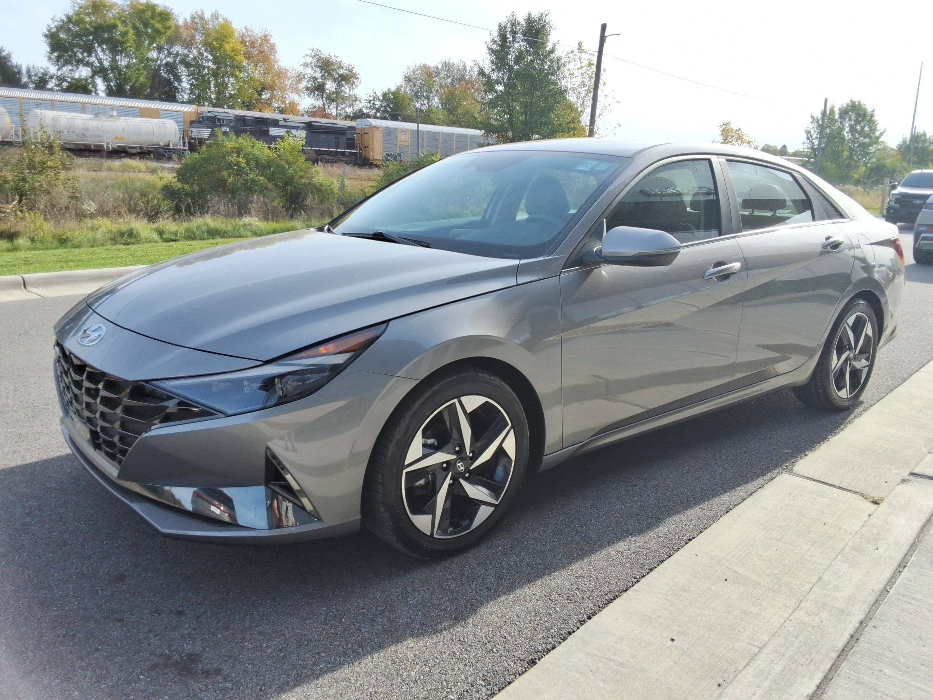Used 2023 Hyundai Elantra Limited FWD image 7