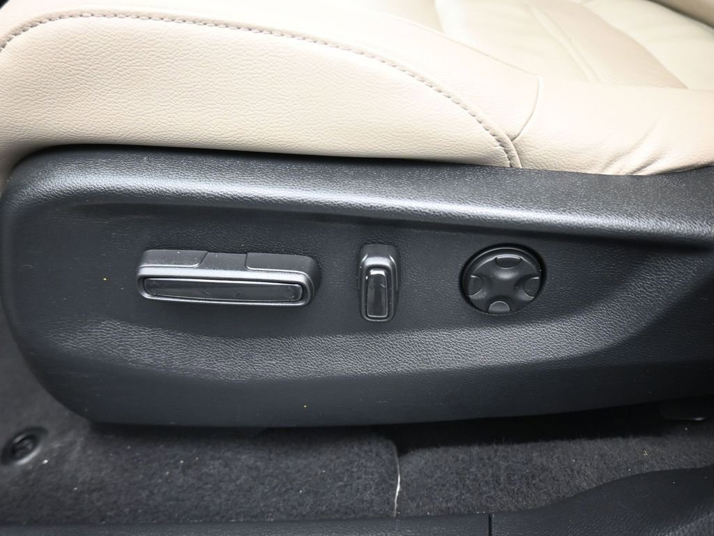 Used 2017 Honda CR-V Touring image 12