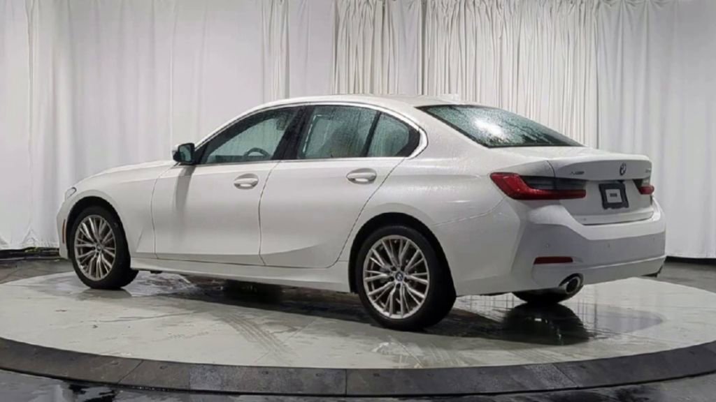 Used 2024 BMW 330i xDrive Sedan w/ Convenience Package image 8