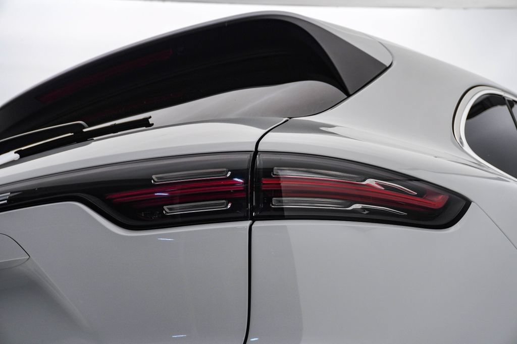 Certified 2023 Porsche Cayenne AWD/4WD image 12