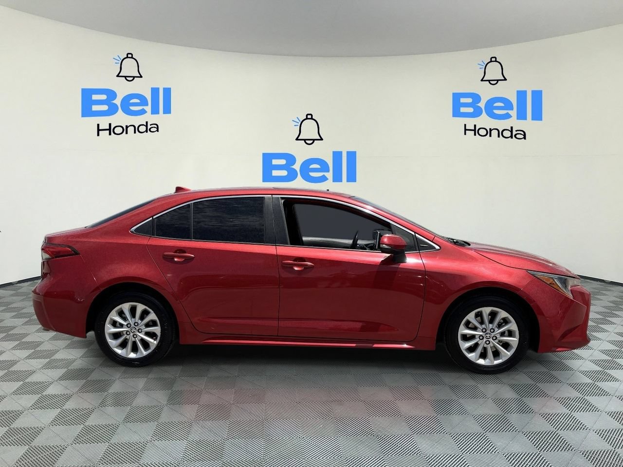 Used 2020 Toyota Corolla XLE w/ Carpet Mat Package (TMS) FWD image 5