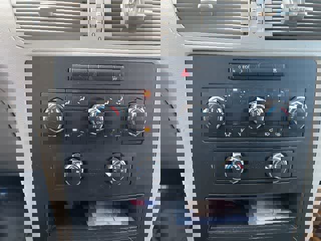 Used 2013 Volkswagen Routan S image 19