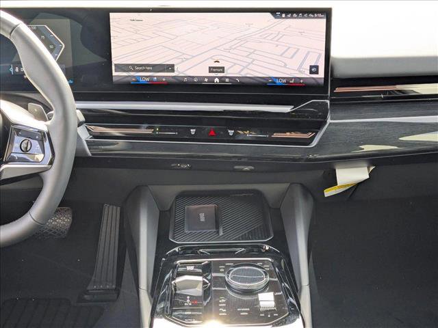 Used 2026 BMW 530i xDrive w/ Premium Package image 11