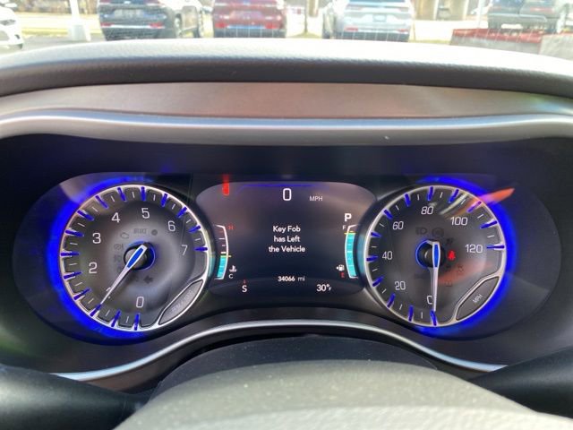Used 2024 Chrysler Pacifica Touring-L FWD image 20