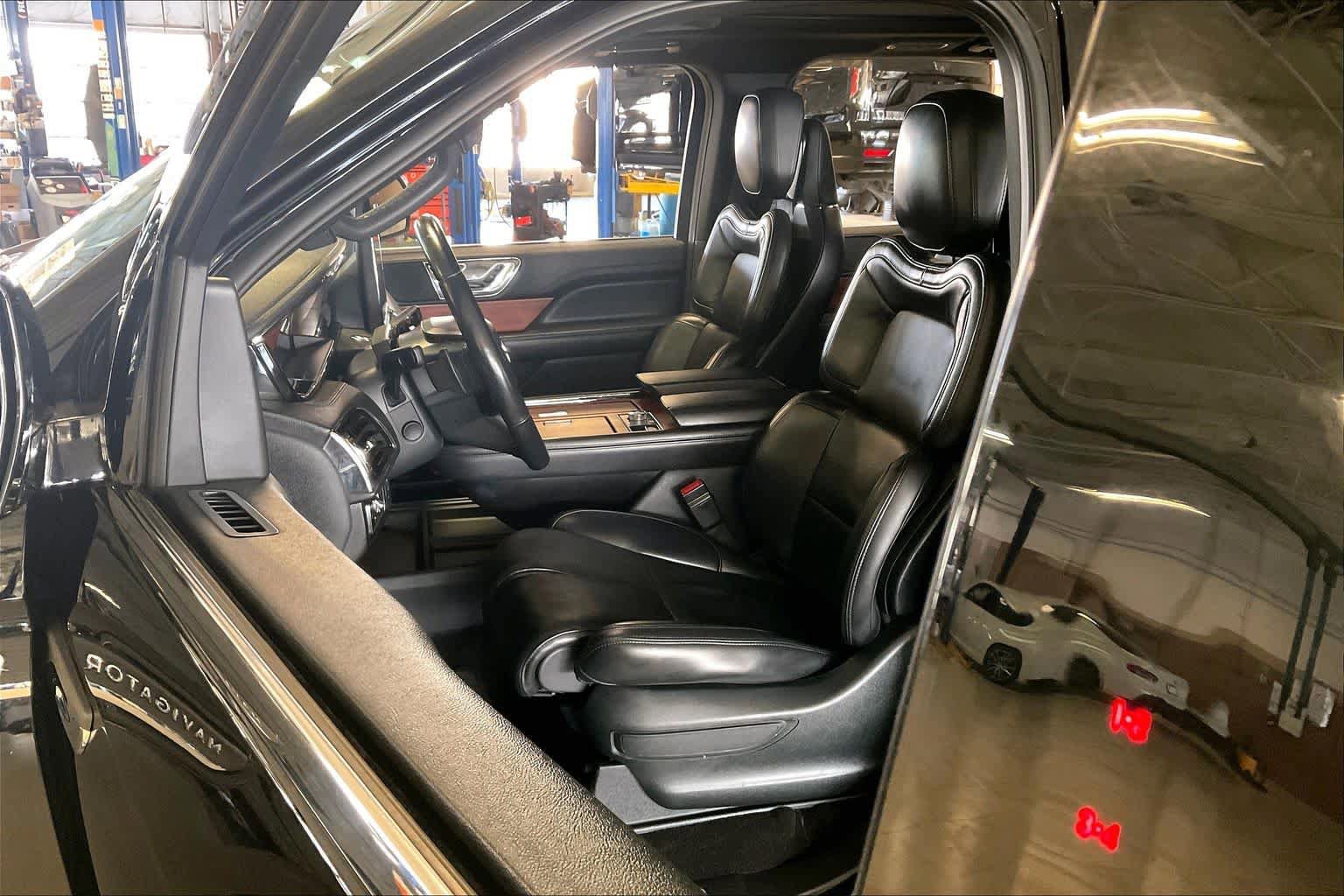 Used 2024 Lincoln Navigator Reserve image 13