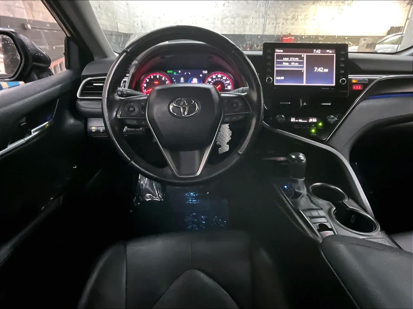 Used 2022 Toyota Camry XSE FWD image 8