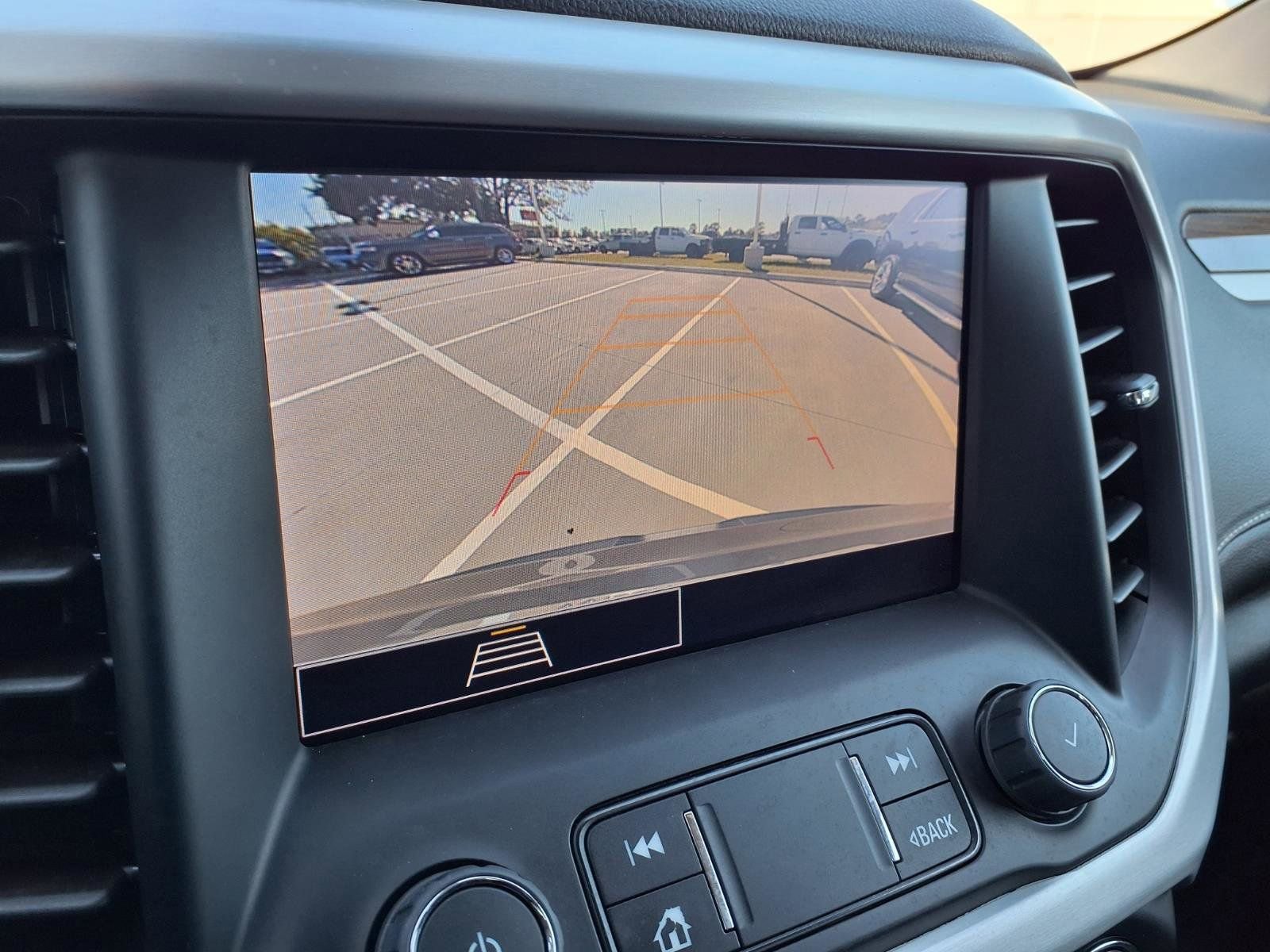 Used 2022 GMC Acadia SLE FWD image 11