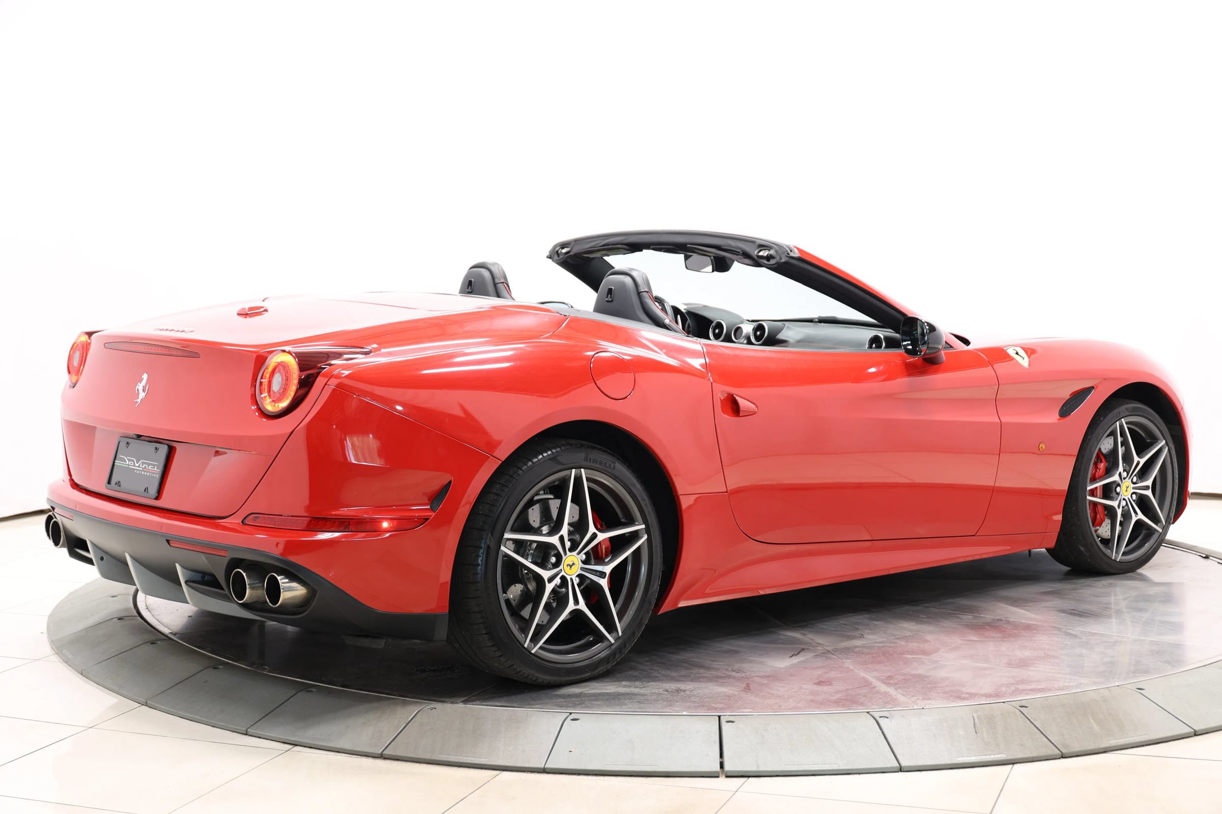 Used 2017 Ferrari California T RWD image 60