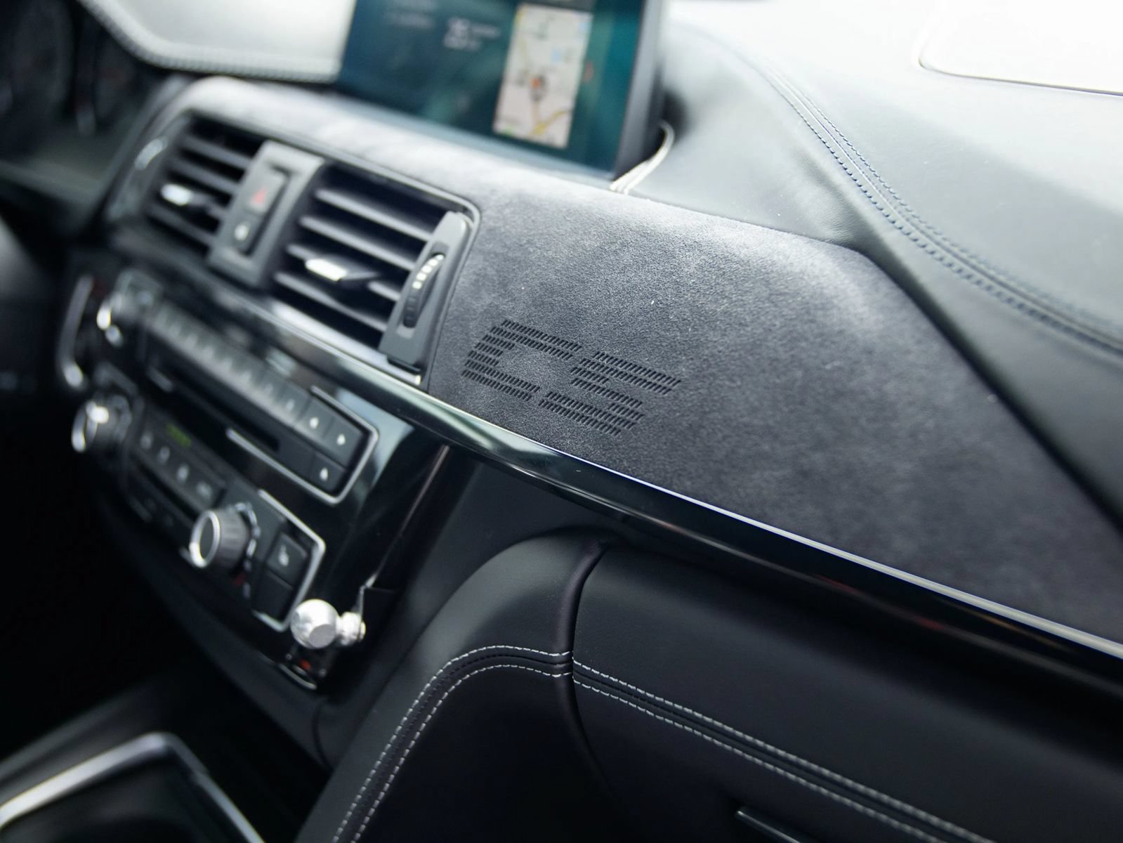 Used 2019 BMW M4 CS RWD image 40