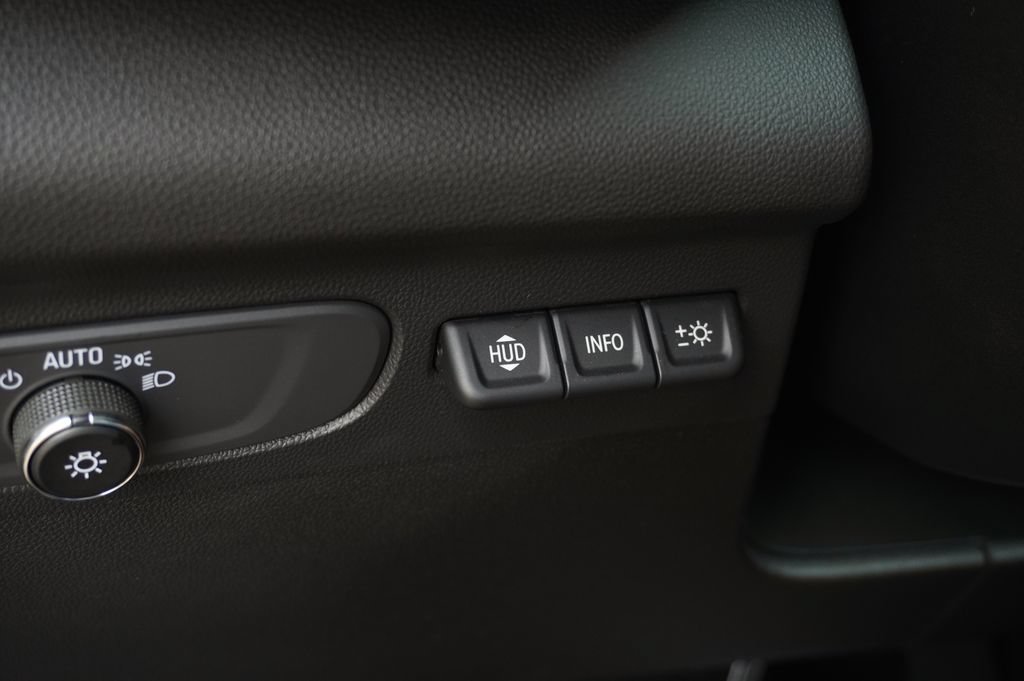 Used 2021 Buick Envision Essence w/ Technology Package I AWD/4WD image 19