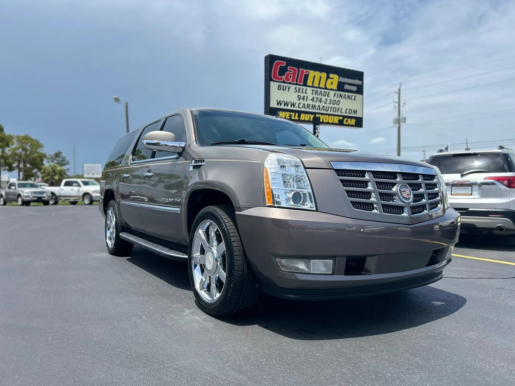 Used 2013 Cadillac Escalade ESV Luxury RWD image 2
