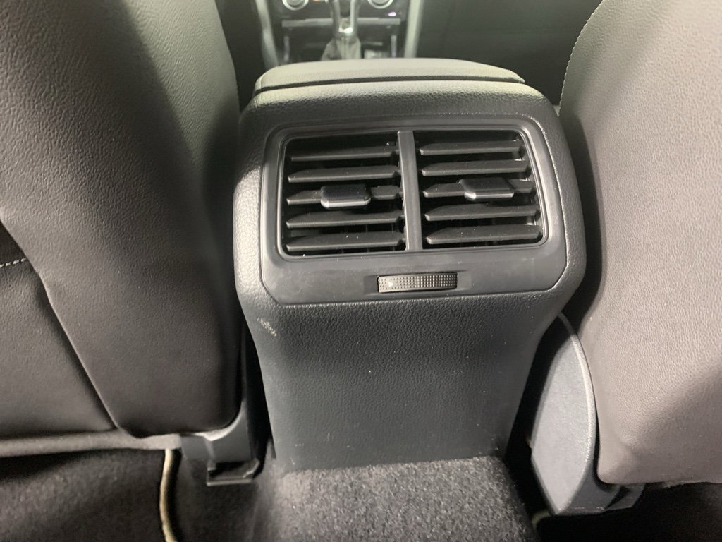 Used 2016 Volkswagen Golf R 4-Door image 34