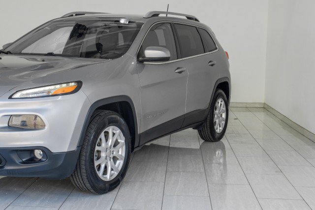 Used 2016 Jeep Cherokee Latitude w/ Cold Weather Group AWD/4WD image 67