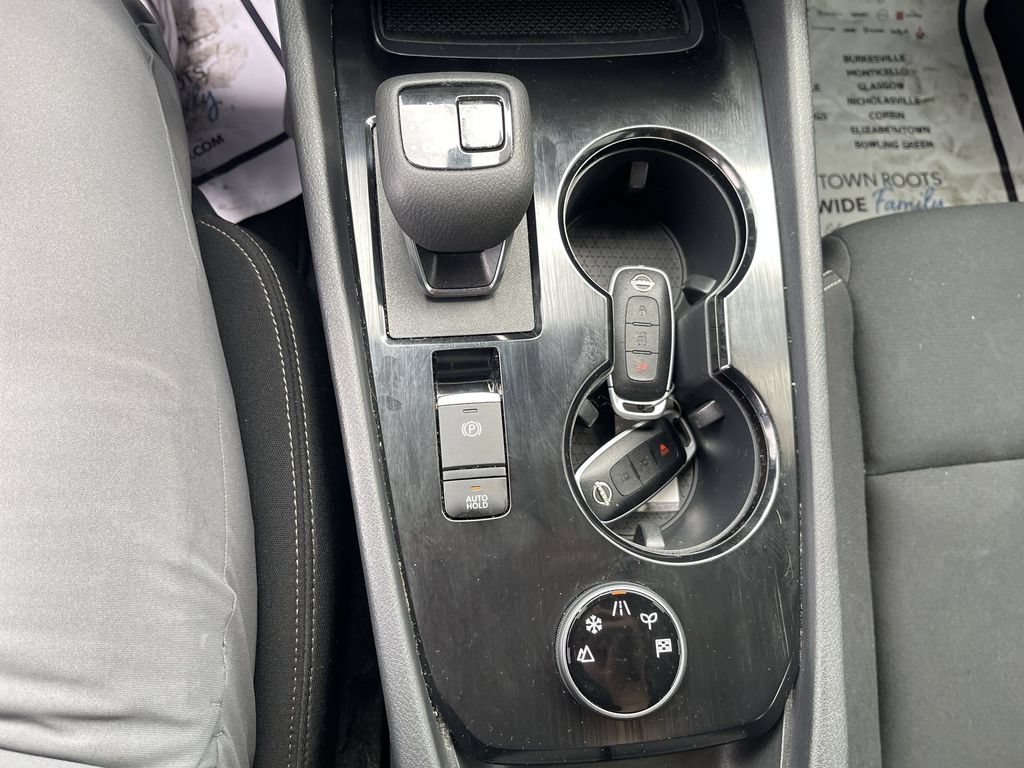 Used 2024 Nissan Rogue S AWD/4WD image 23