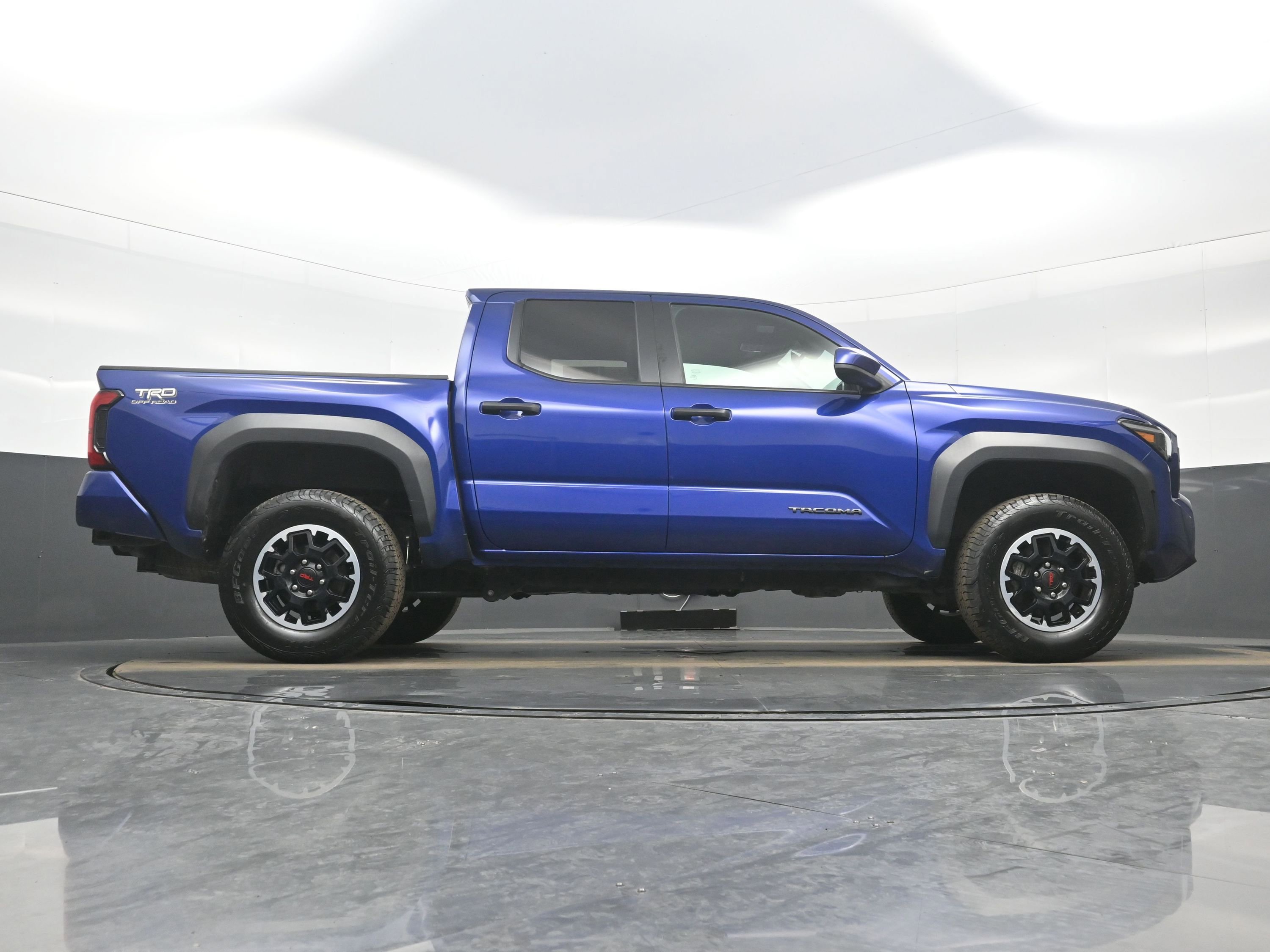 Used 2024 Toyota Tacoma TRD Off-Road AWD/4WD image 33